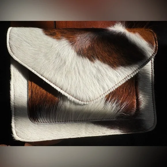 Cowhide crossbody in White and Brown - Picture 1 of 4